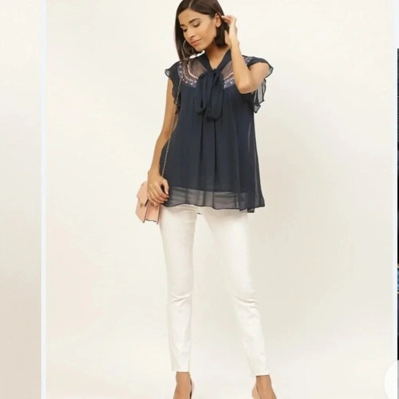 LABEL RITU KUMAR
Panelled Top with Tie-Up Neckline - Picture 1 of 11